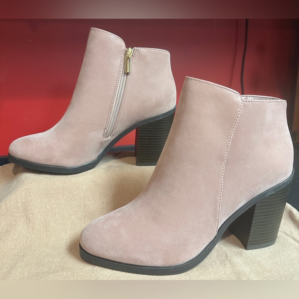 Bamboo Ankle Booties Pink Faux Suede Side Zip Approx 3.5” Heel Women’s Size 7.5